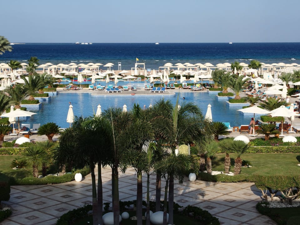 Pool und Strand vom Haupthaus aus Premier Le Reve Hotel & Spa