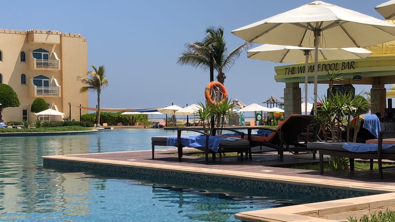 Poolbar Wyndham Garden Salalah Mirbat