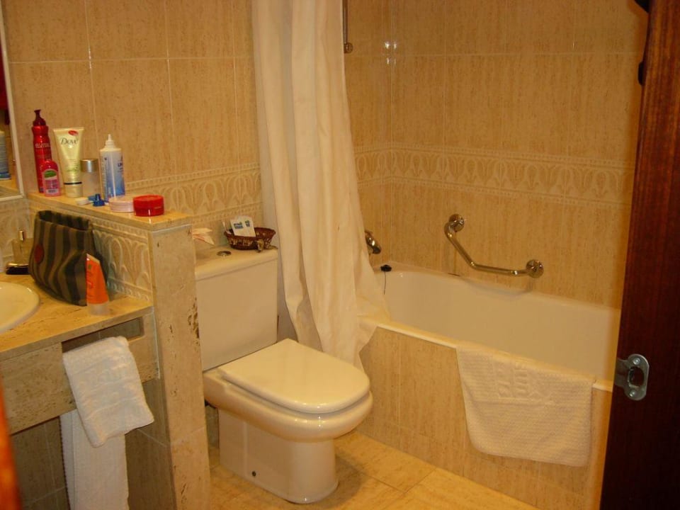 Blick ins Badezimmer allsun App.-Hotel Orient Beach