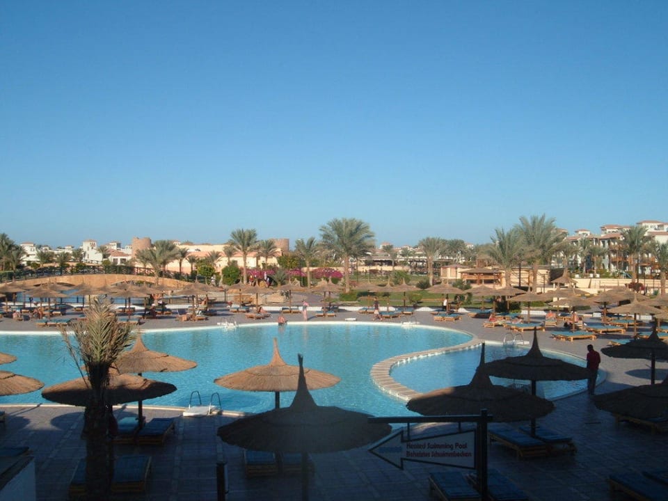 Der obere Pool in der Nähe der Rezeption Pickalbatros Dana Beach Resort - Hurghada