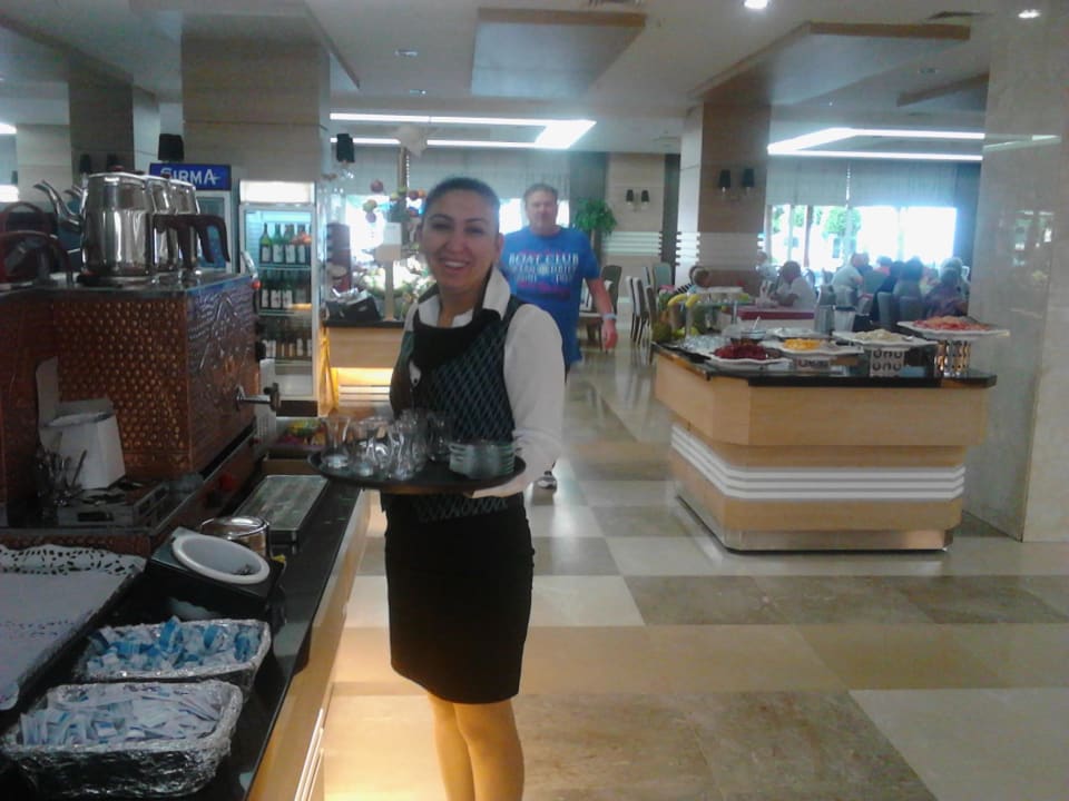 Özlem immer nett und freundlich  Adalya Ocean Deluxe