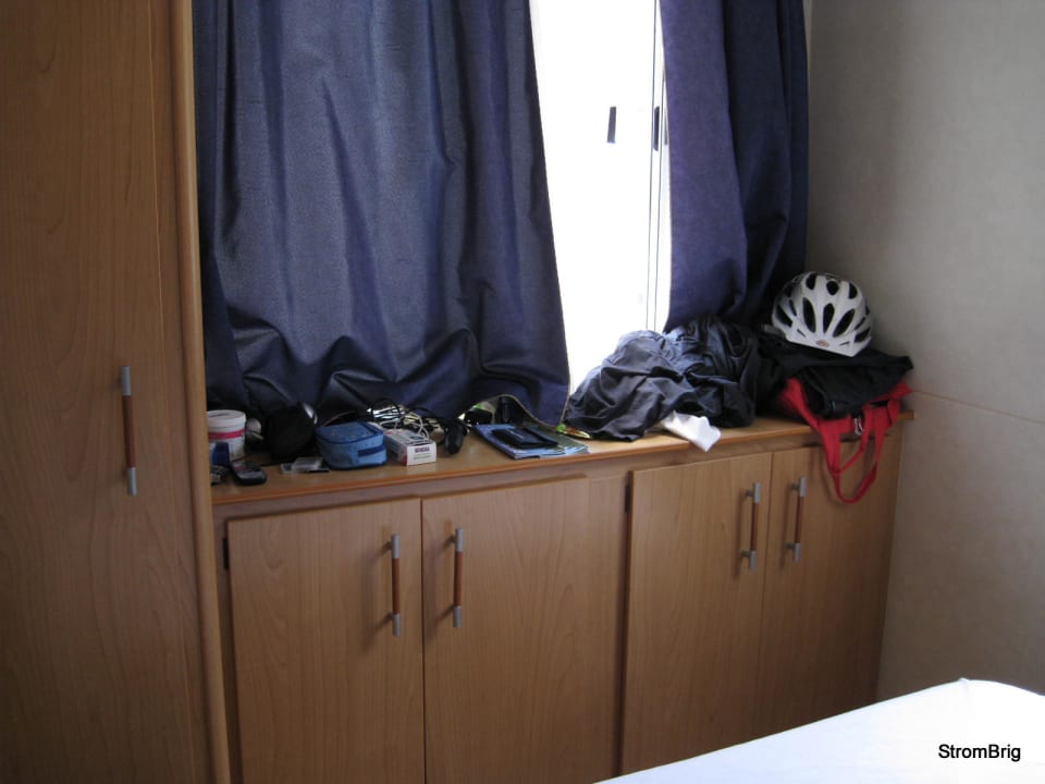 Kästen im Elternschlafzimmer Arena Medulin Mobile Homes