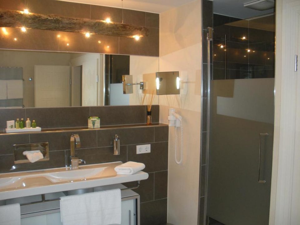 Bad im Doppelzimmer de Luxe The Alpine Palace