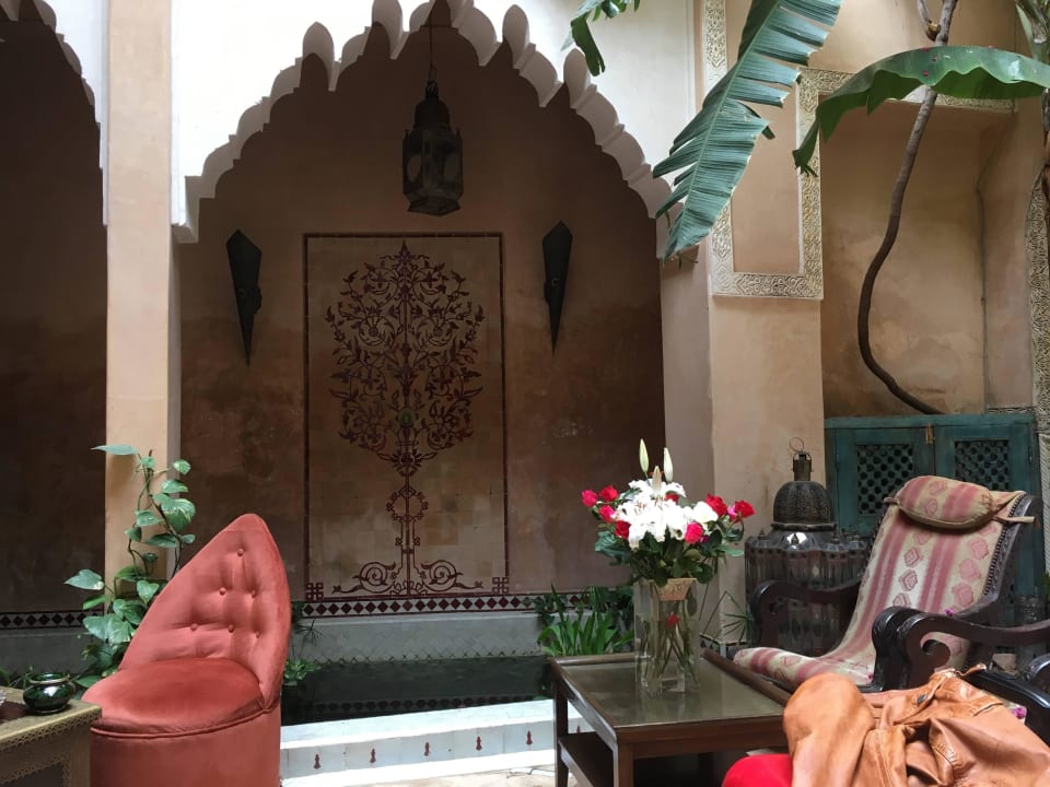 Wasserteich in der Lobby Hotel Riad Armelle