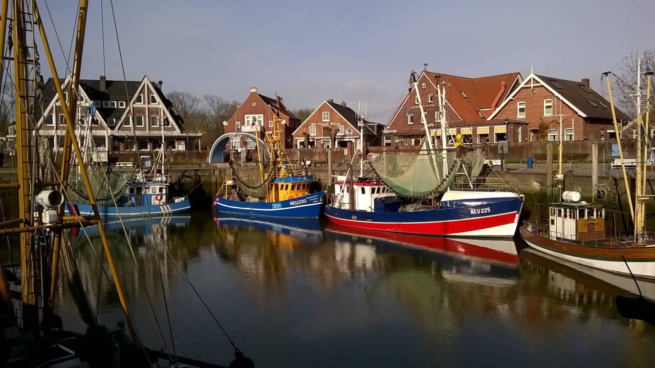 Hotelansicht (Doppelgiebel) vom Hafen aus Mingers Hotel