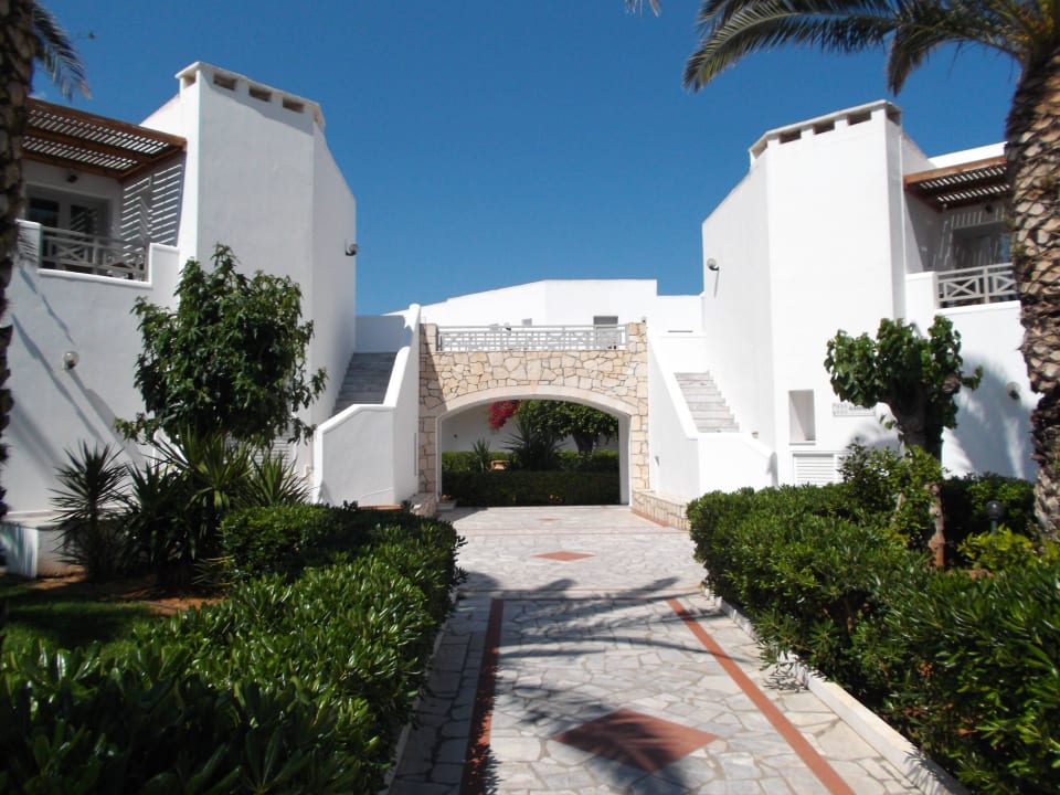 Weg zum Pool Annabelle Beach Resort