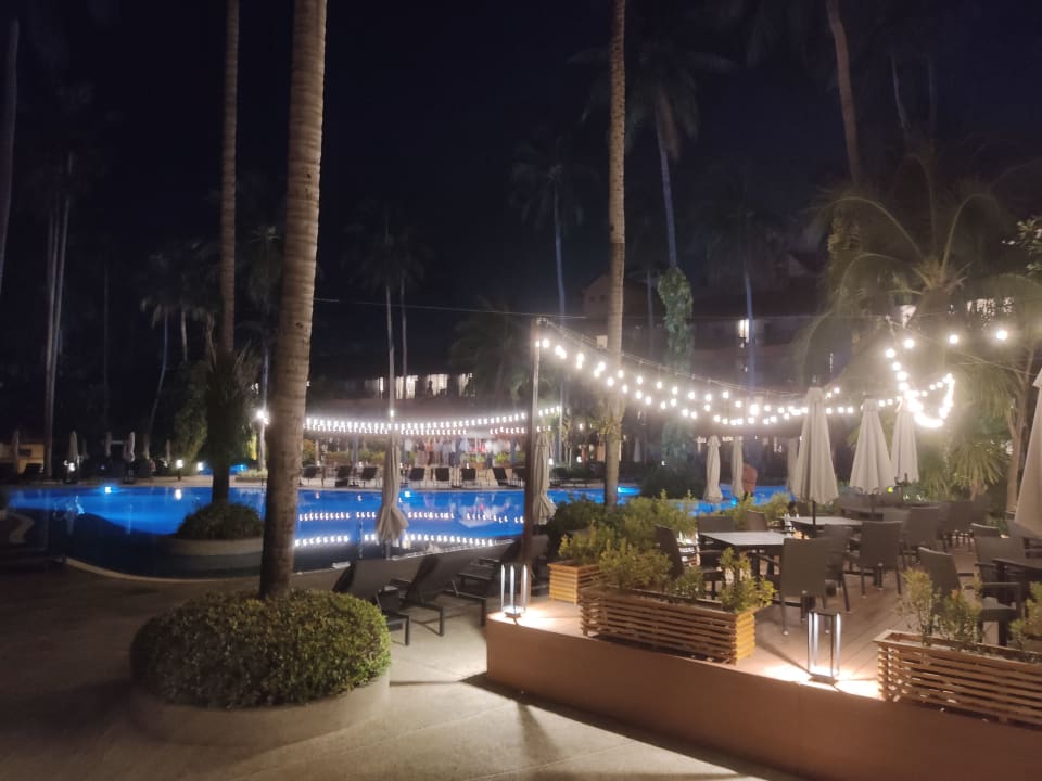 Pool Courtyard by Marriott Phuket, Patong Beach Resort