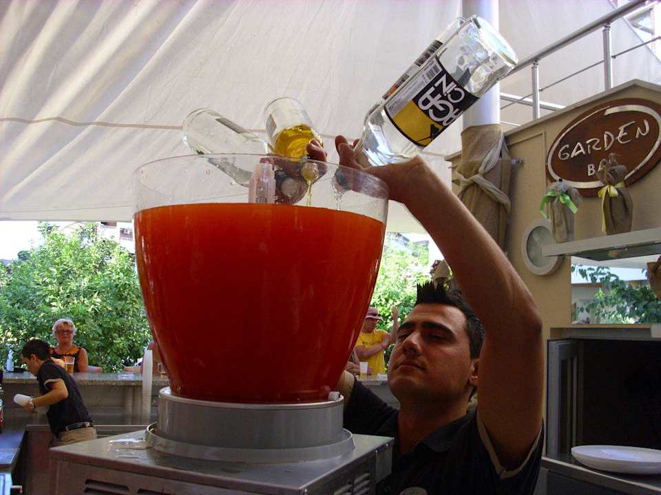 Bombercocktail Alaiye Resort & Spa