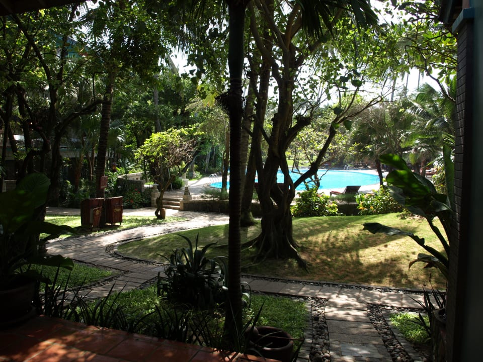 Blick von der Tür zum Pool Hoang Ngoc Beach Resort