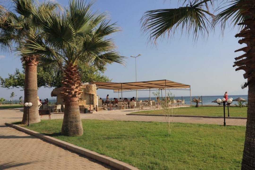 Strandbar und Garten Royal Beach Club Hotel