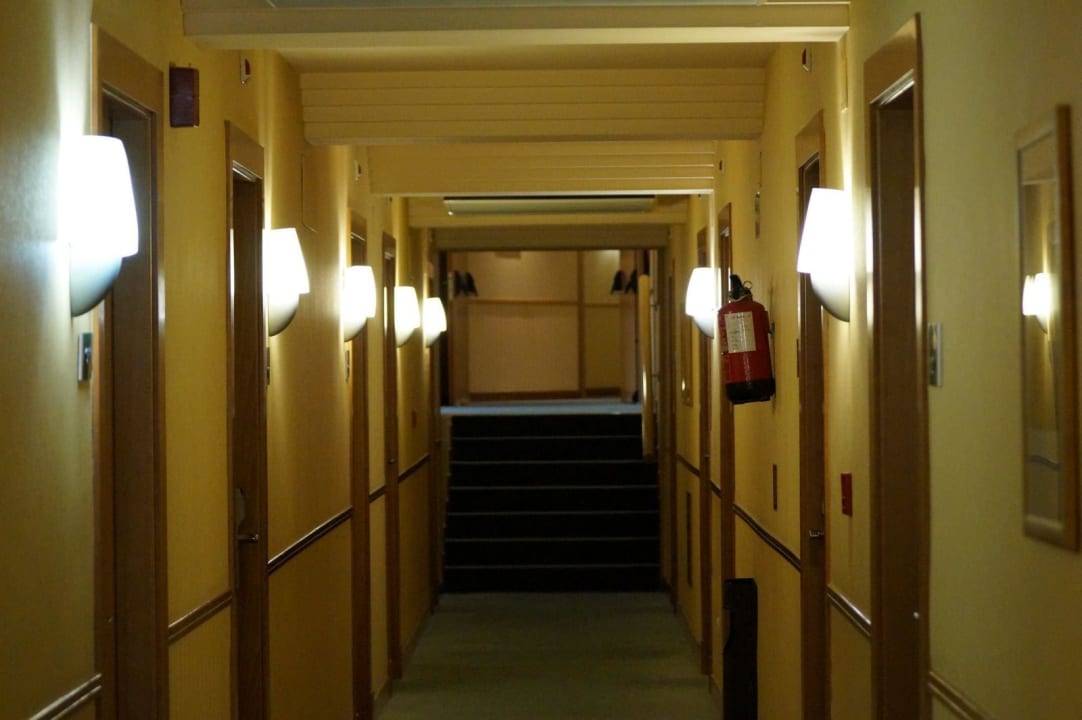 Flur zu den Zimmern Port Hotel Alicante City & Beach