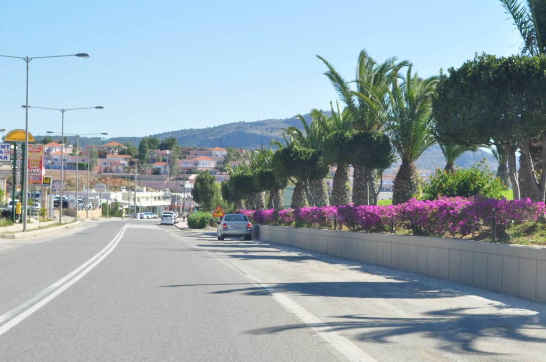 Straße vor dem Hotel Rodos Princess Beach Hotel & Spa