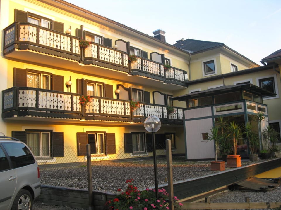 Zimmer von Aussen Familienhotel Post