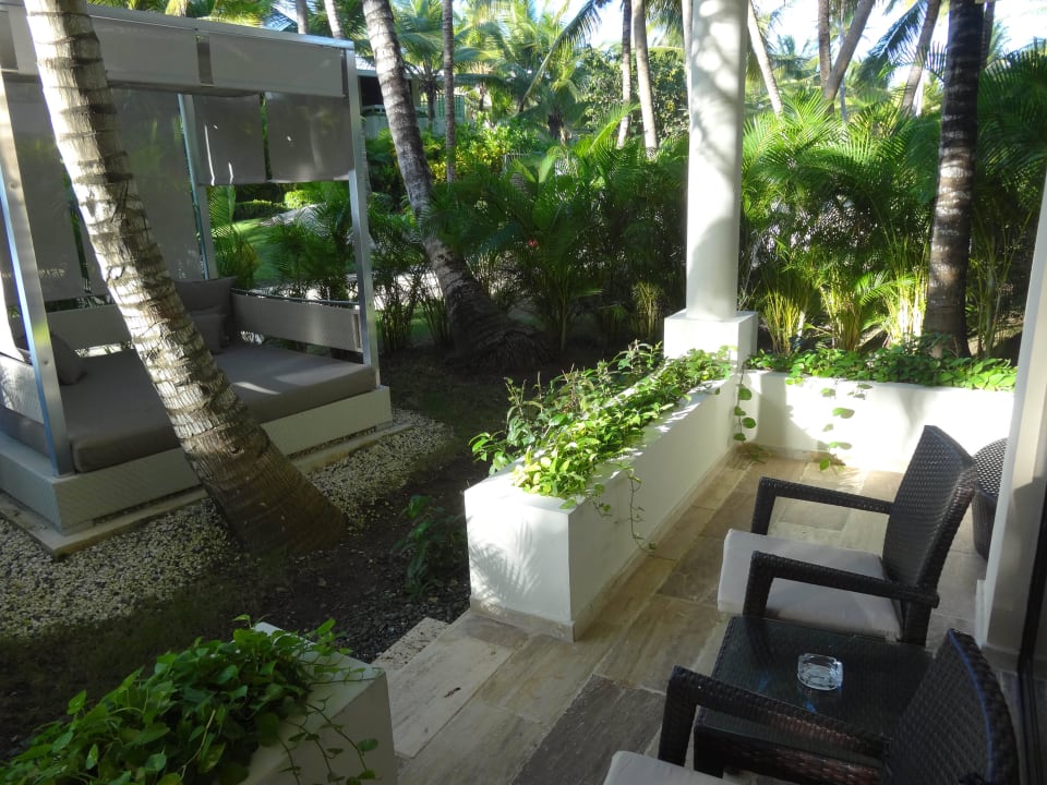 Unser Aussenbereich mit Bett Paradisus Punta Cana Resort (Im Umbau/Renovierung)
