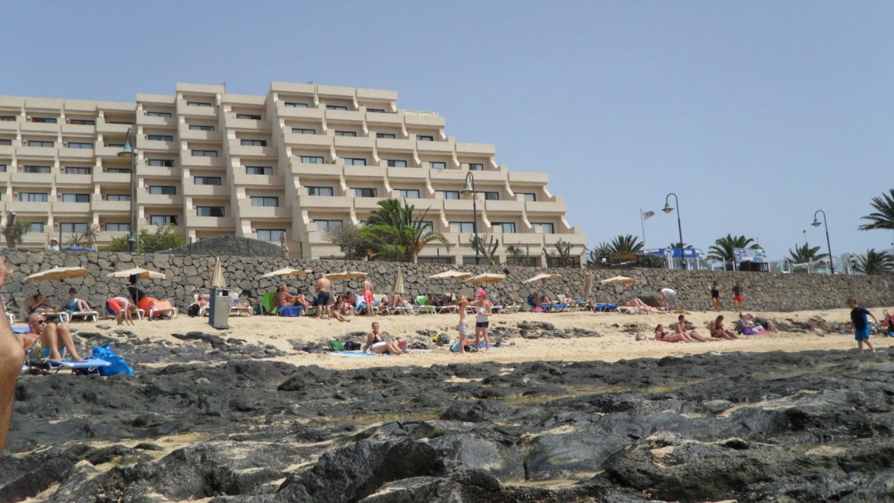 Hotel von Strandseite aus Hotel Grand Teguise Playa