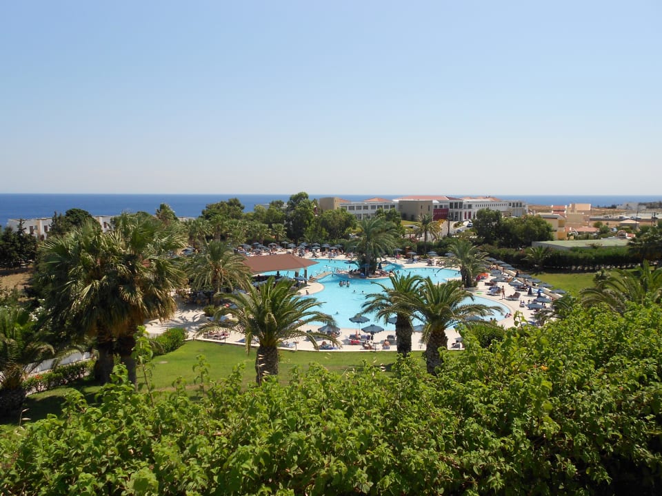 Im Hintegrund: Kresten Royal Villas&Spa Kresten Palace Hotel