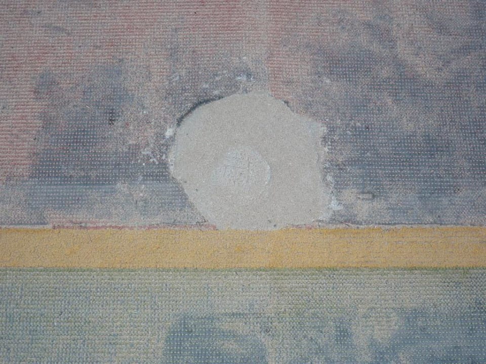 Mit Beton geflickter Tennisplatz allsun App.-Hotel Esquinzo Beach