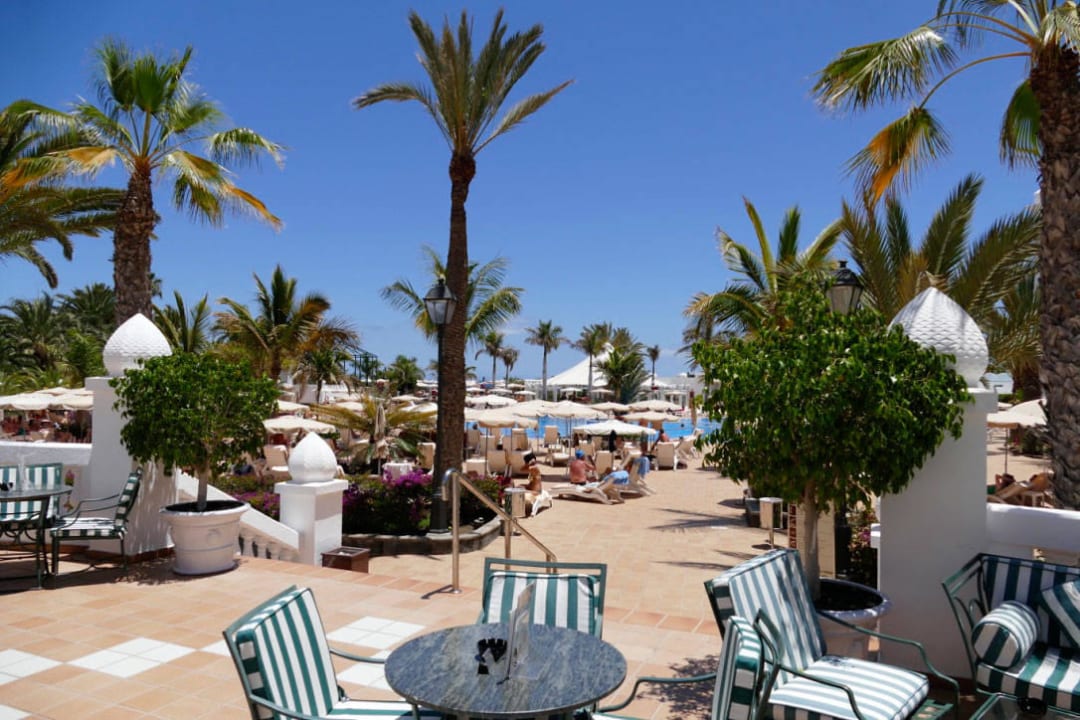 Blick von der Terrasse auf den Hauptpool Hotel Riu Palace Maspalomas Adults Only