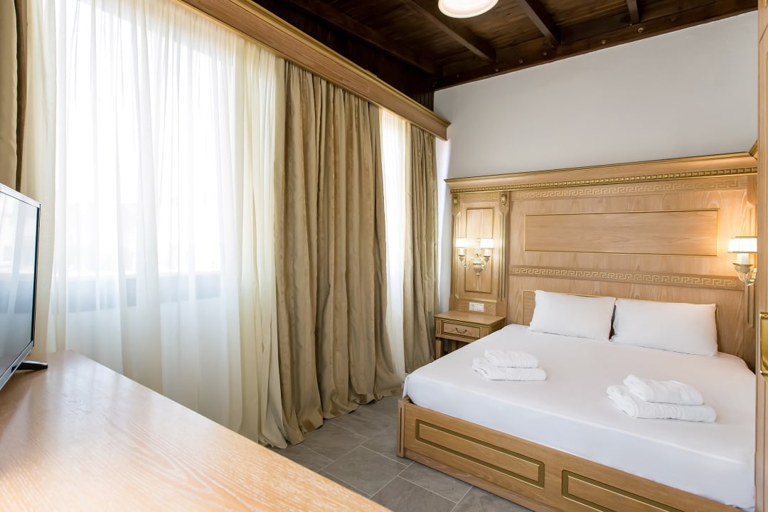 Zimmer Greek Pride Seafront Hotel