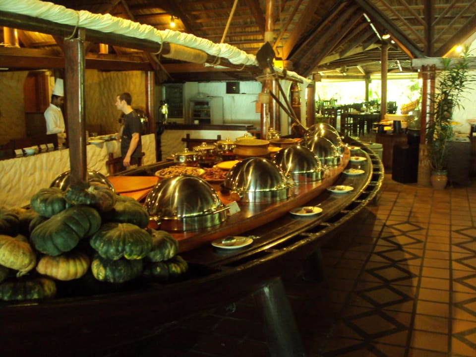 Warmes Frühstücksbüffet Cinnamon Dhonveli Maldives