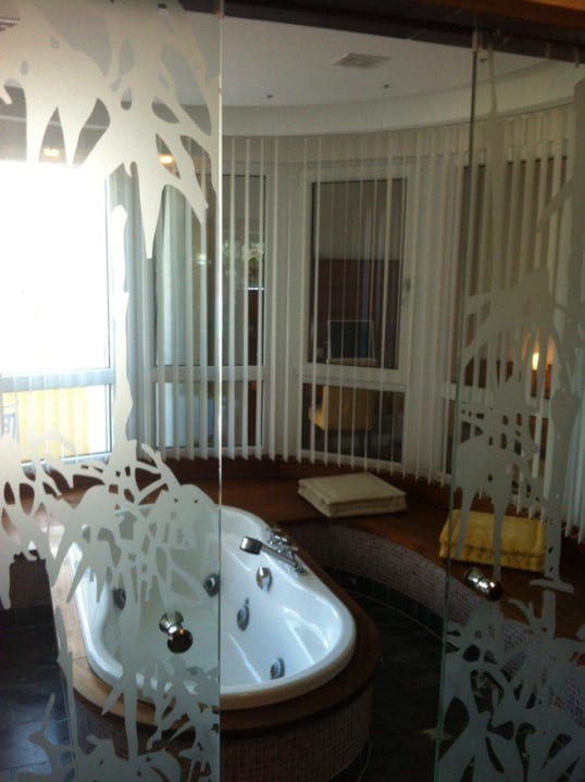 Zimmer der Whirlwanne Hotel Almesberger