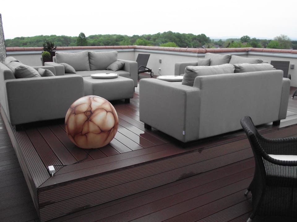 Sitzpodium auf dem Dachgarten Hotel Waldkrug