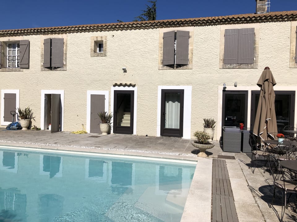 Außenansicht Logis Hotel Les Magnanarelles