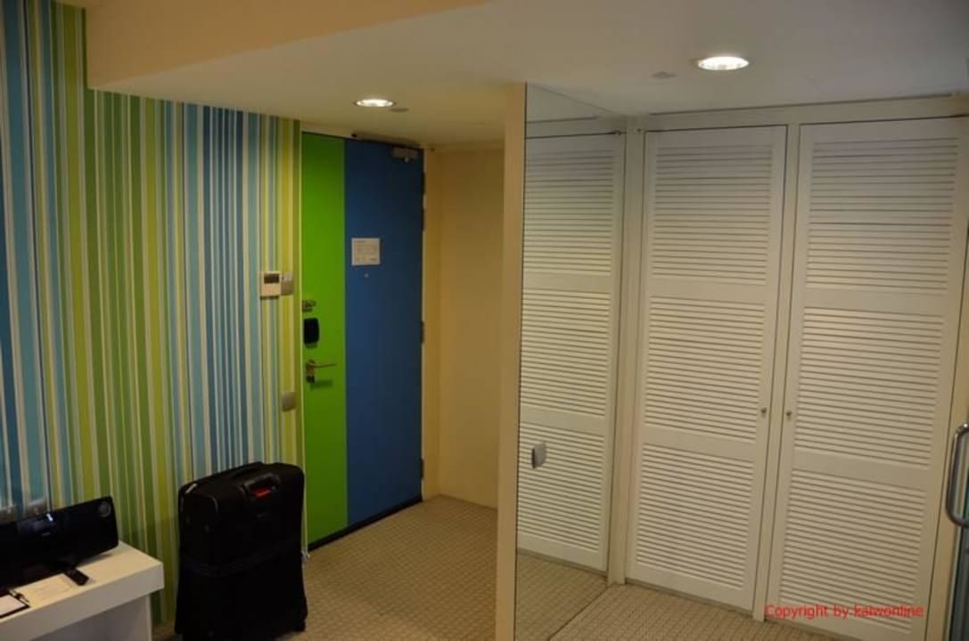 Eingang Zimmer 801 Ji Hotel Orchard Singapore