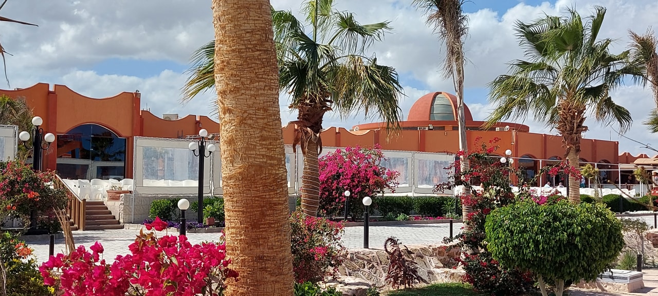 Gartenanlage Three Corners Happy Life Beach Resort