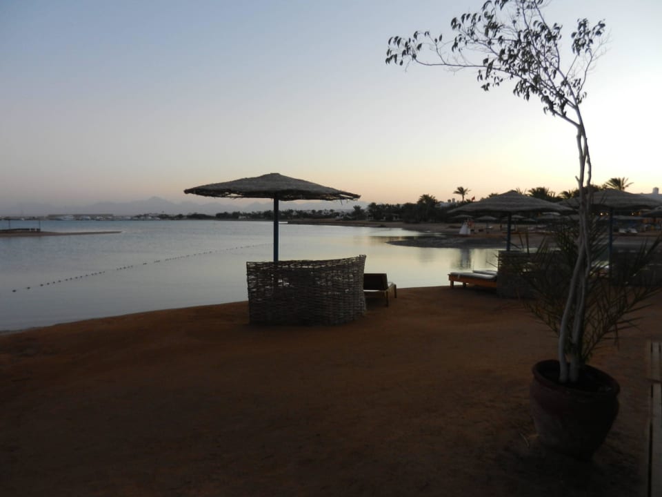 In der Dämmerung am Strand Club Paradisio El Gouna, Red Sea