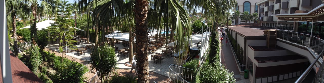 Blick von der Lobbybar Hane Family Resort