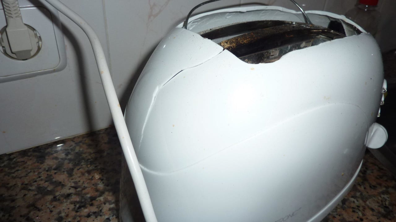 Dekekter Toaster FERGUS Club Carema Splash