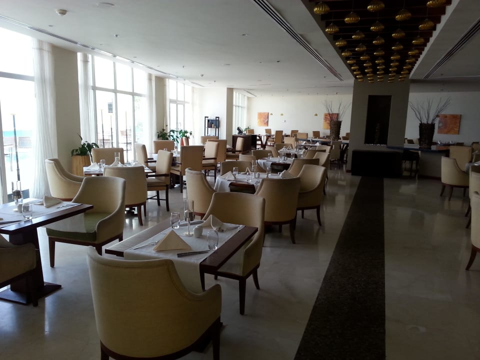 Die rechte Seite wird nicht immer geöffnet Radisson Blu Resort Fujairah