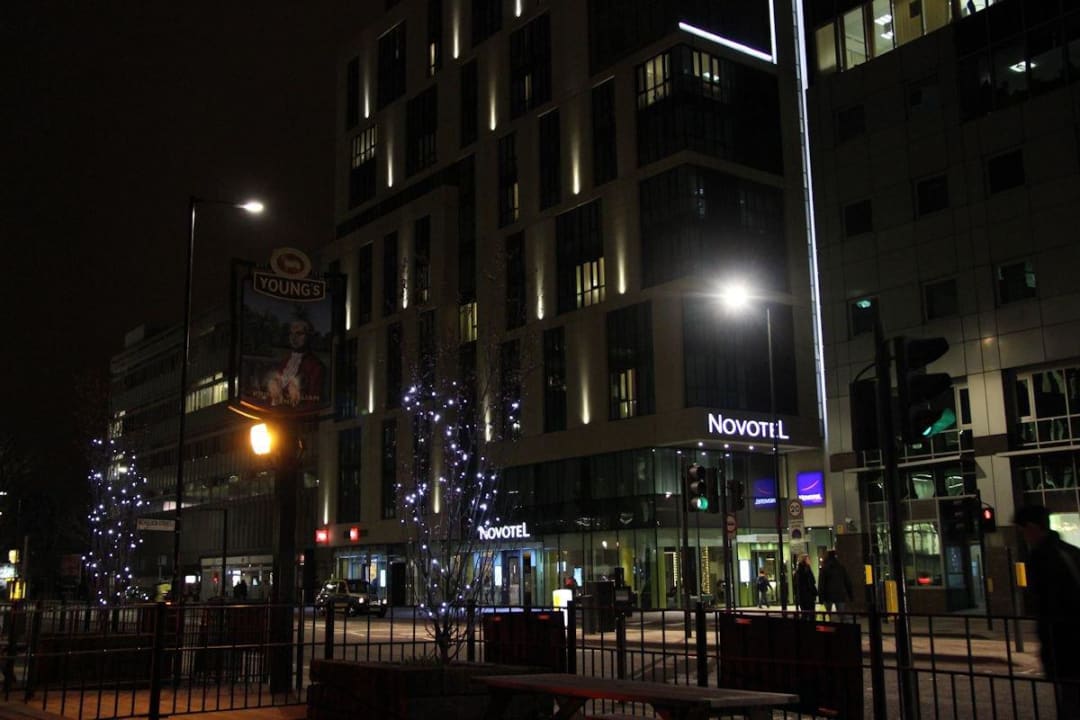 Hotel bei Nacht Novotel London Blackfriars