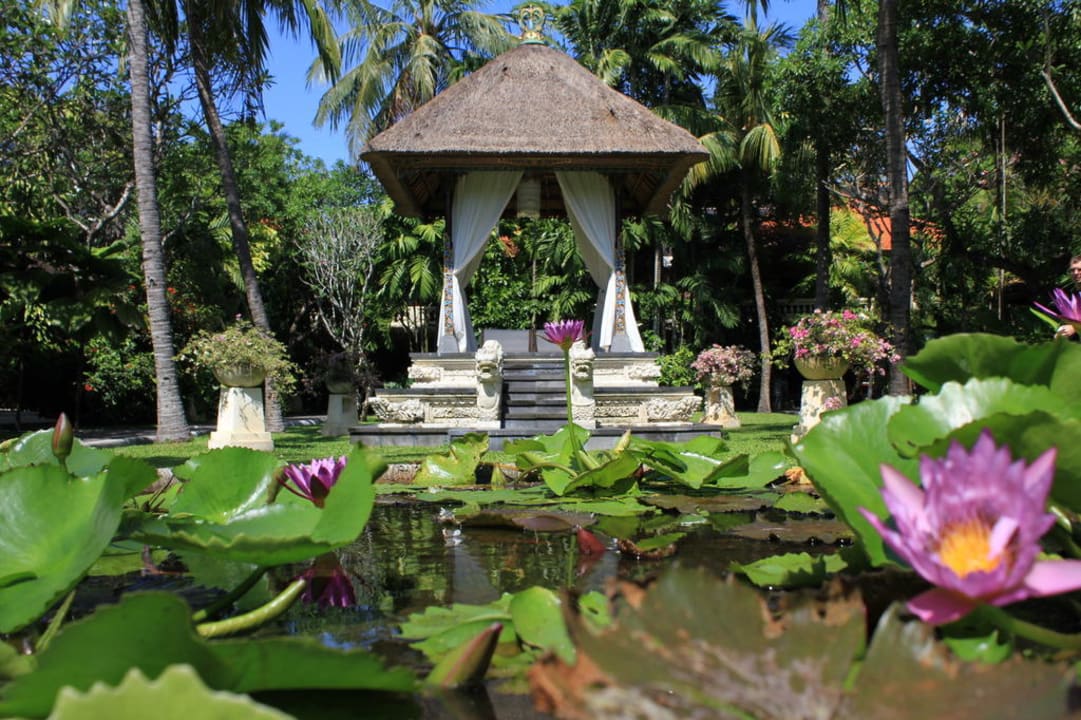 Hochzeitstempel im Garten Puri Santrian