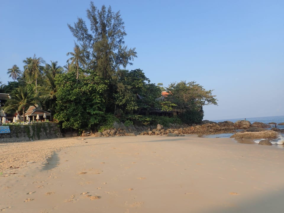 Strand vor dem Hotel Beyond Karon - Adults only 18+