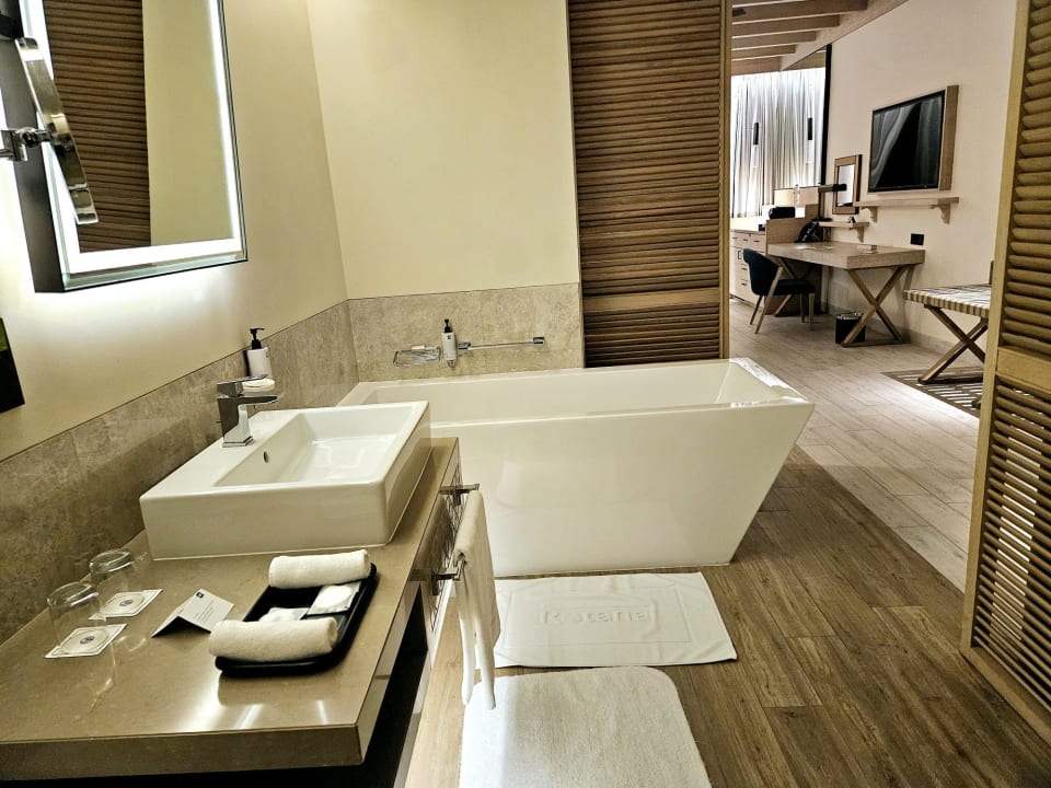 Zimmer Saadiyat Rotana Resort &  Villas