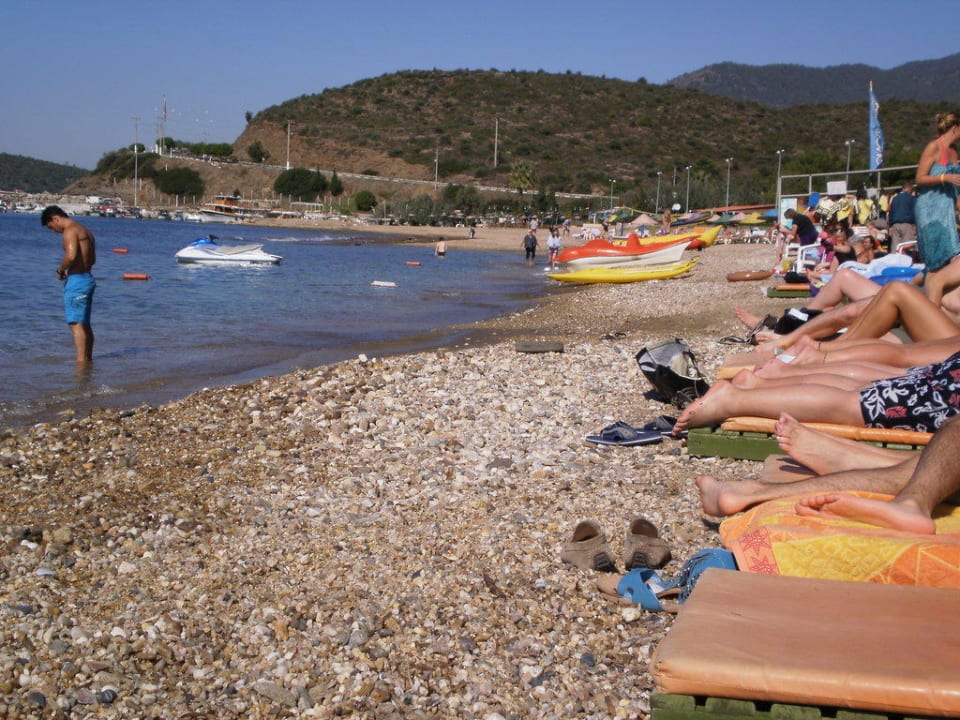 Kiesel-Steinstrand Hotel Grand Efe Hotel Grand Efe