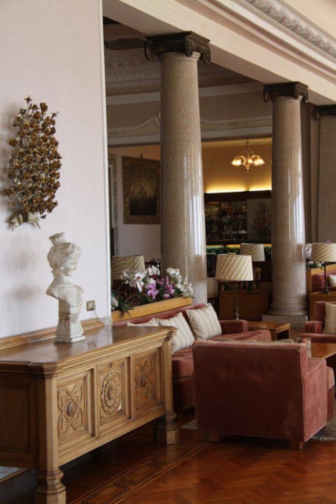 Холл Royal Hotel Sanremo