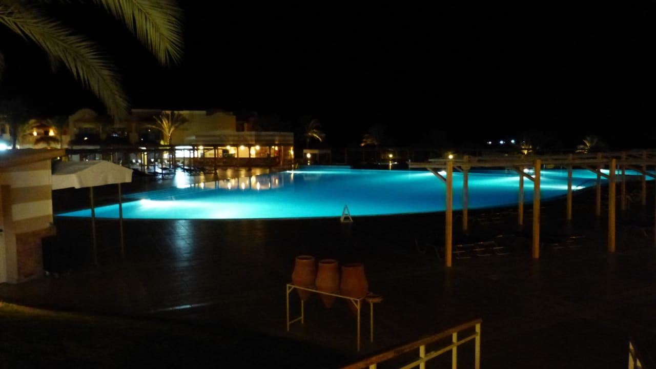 Activity-Pool bei Nacht TUI MAGIC LIFE Kalawy