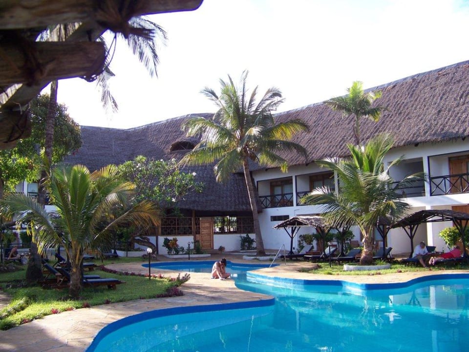 Am Pool Hotel Diani Palm Resort