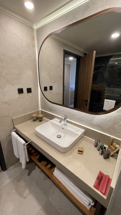 Zimmer Liu Resorts