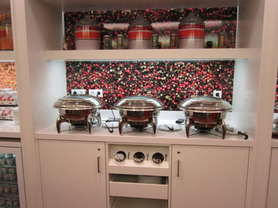 Frühstücksbüffet / Warme Speisen Hampton by Hilton Berlin City West