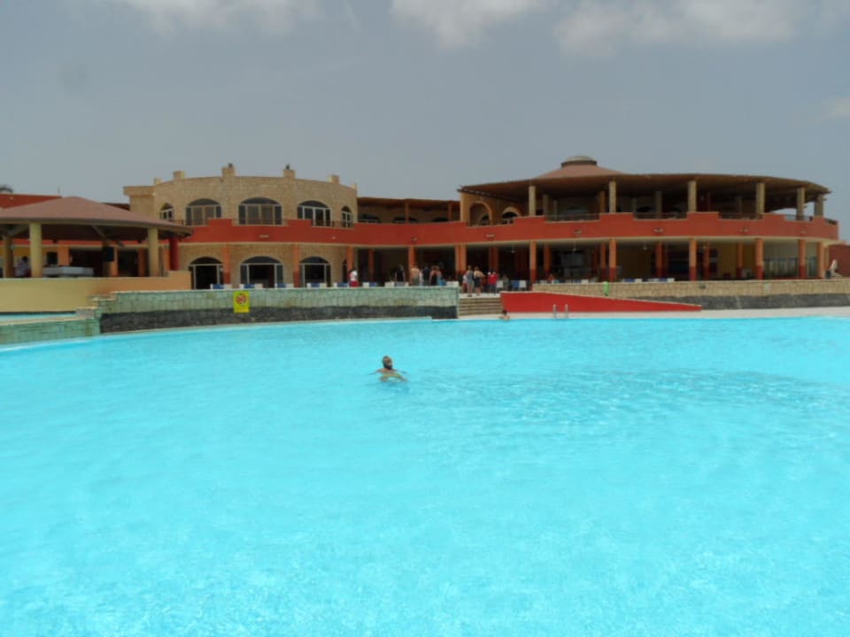 Wunderbare Poollandschaft Occidental Boa Vista Beach
