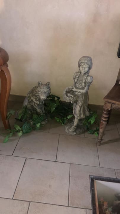 Sonstiges Märchenpension Rotkäppchen & der Wolf