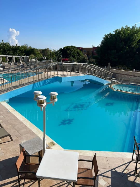 Pool Vantaris Luxury Beach Resort