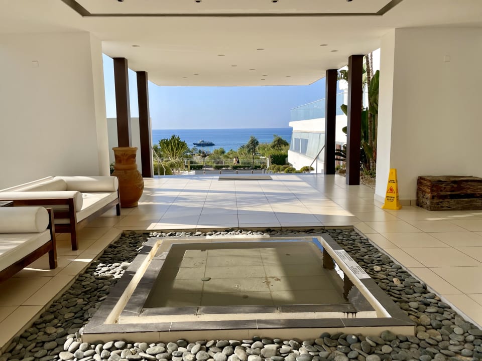 Ausblick Napa Mermaid Hotel & Suites