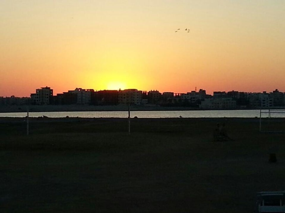 Sonnenuntergang am Strand  Palm Beach Resort
