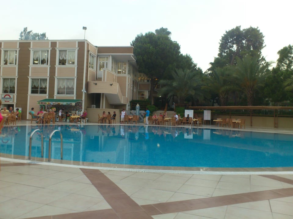 Der ruhige Pool, wo man am Abend gut sitzen kann. Club Sidelya Hotel