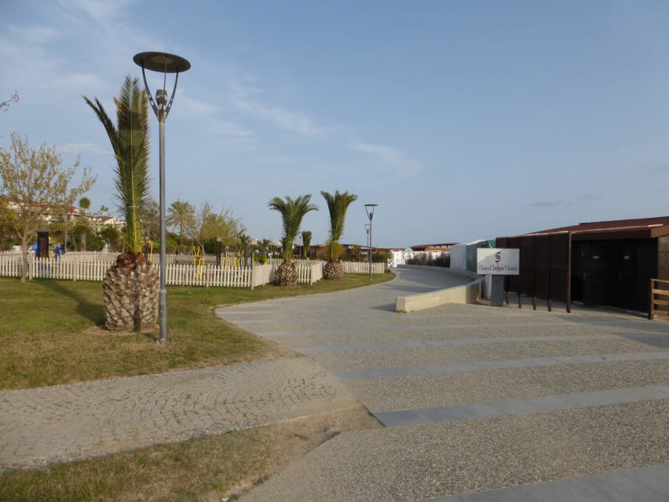 Promenade am Strand Grand Seker Hotel